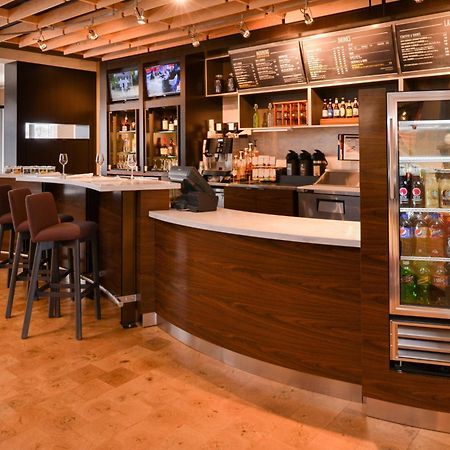 Courtyard By Marriott Toledo North Hotel Buitenkant foto