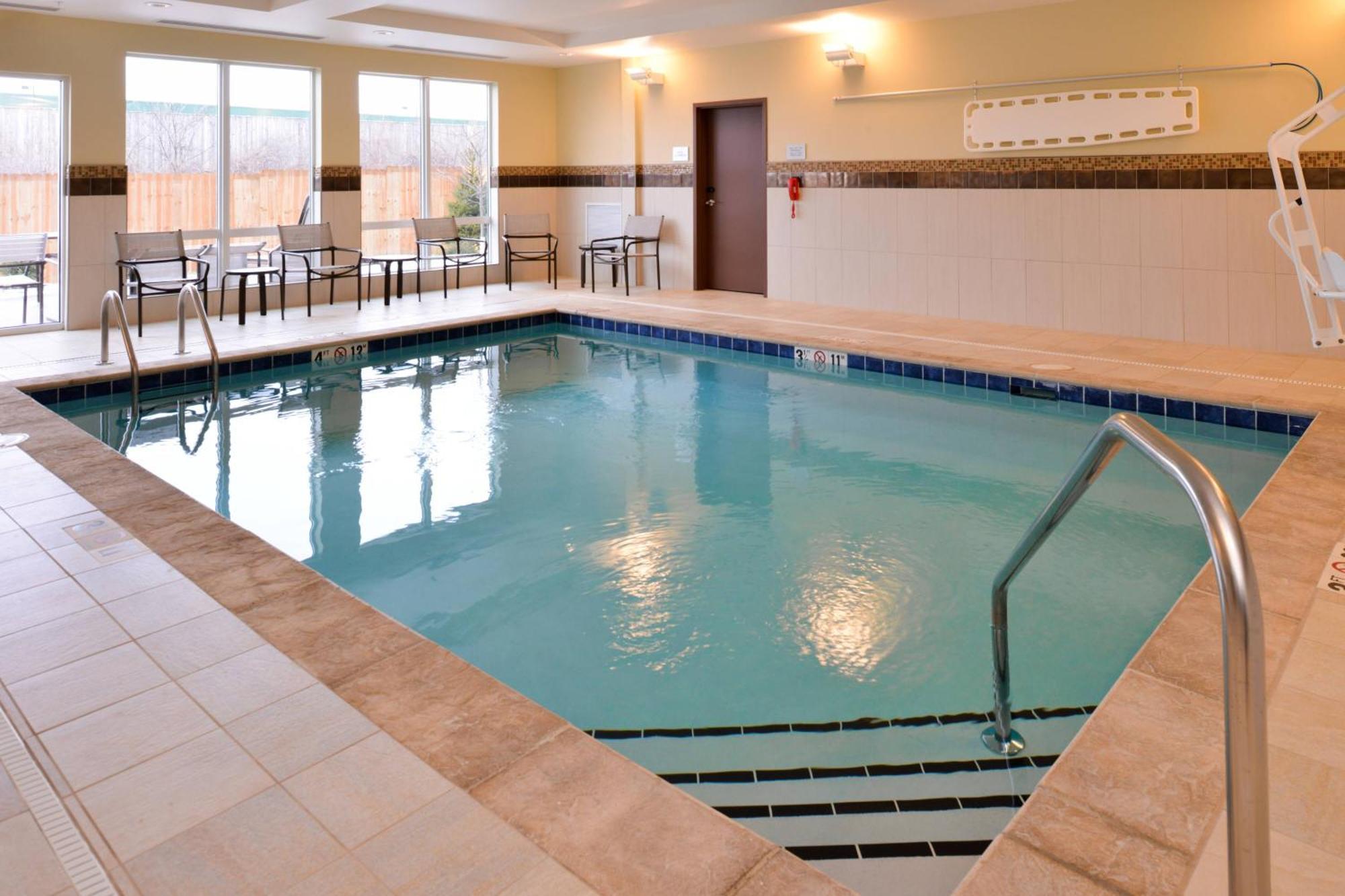 Courtyard By Marriott Toledo North Hotel Buitenkant foto