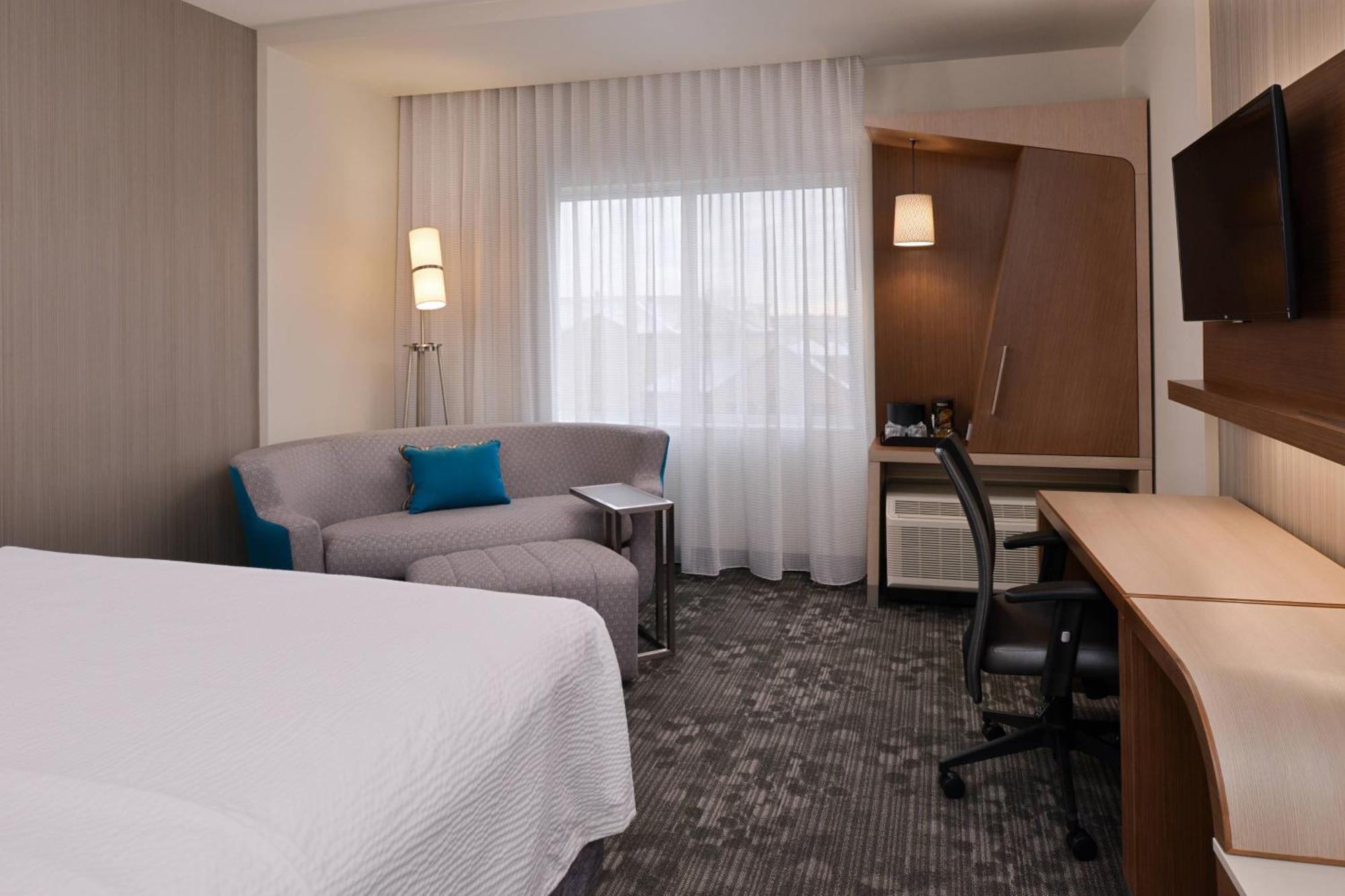 Courtyard By Marriott Toledo North Hotel Buitenkant foto