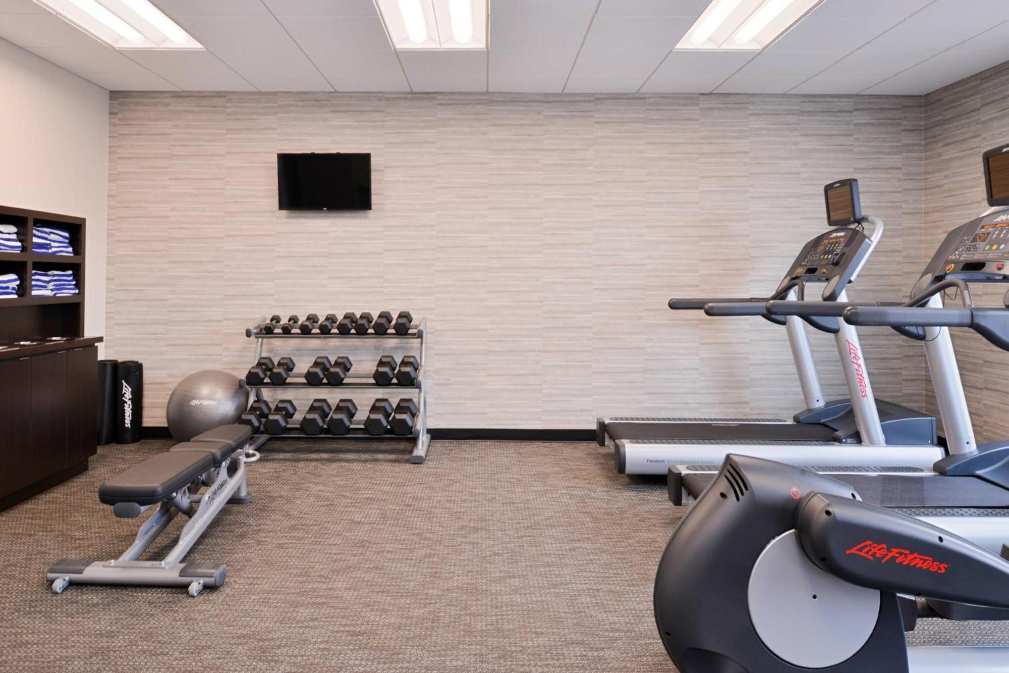 Courtyard By Marriott Toledo North Hotel Buitenkant foto