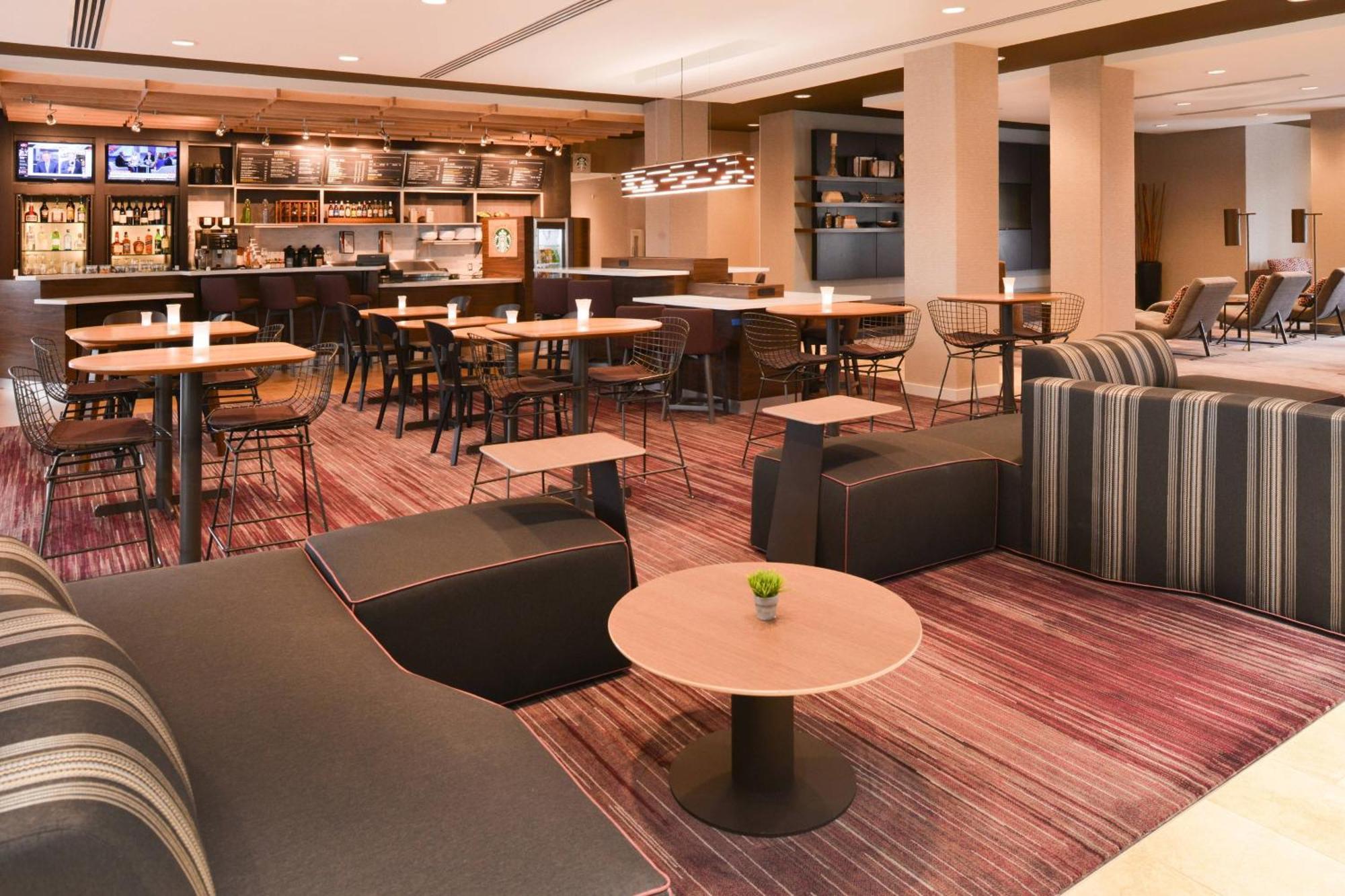 Courtyard By Marriott Toledo North Hotel Buitenkant foto