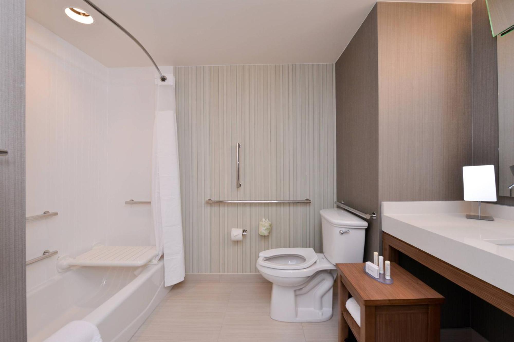 Courtyard By Marriott Toledo North Hotel Buitenkant foto
