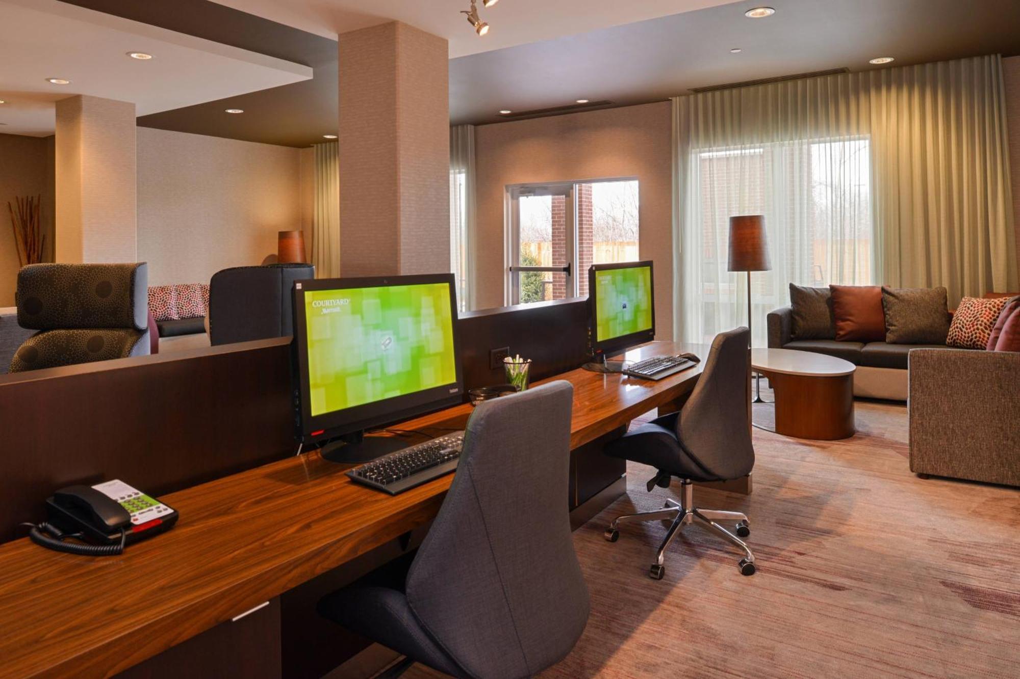 Courtyard By Marriott Toledo North Hotel Buitenkant foto