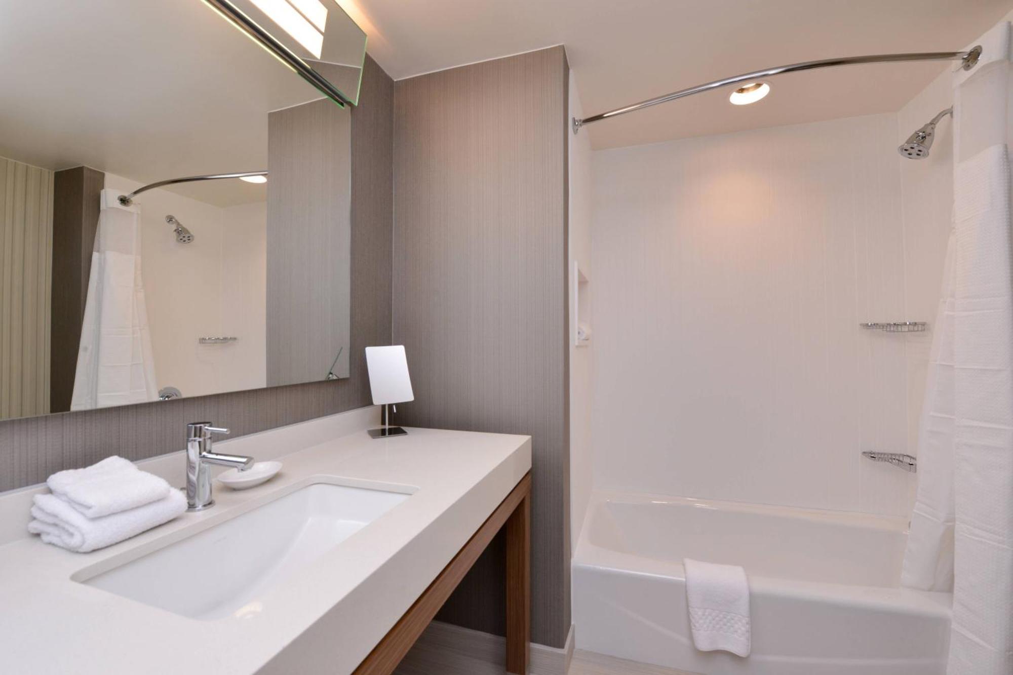 Courtyard By Marriott Toledo North Hotel Buitenkant foto