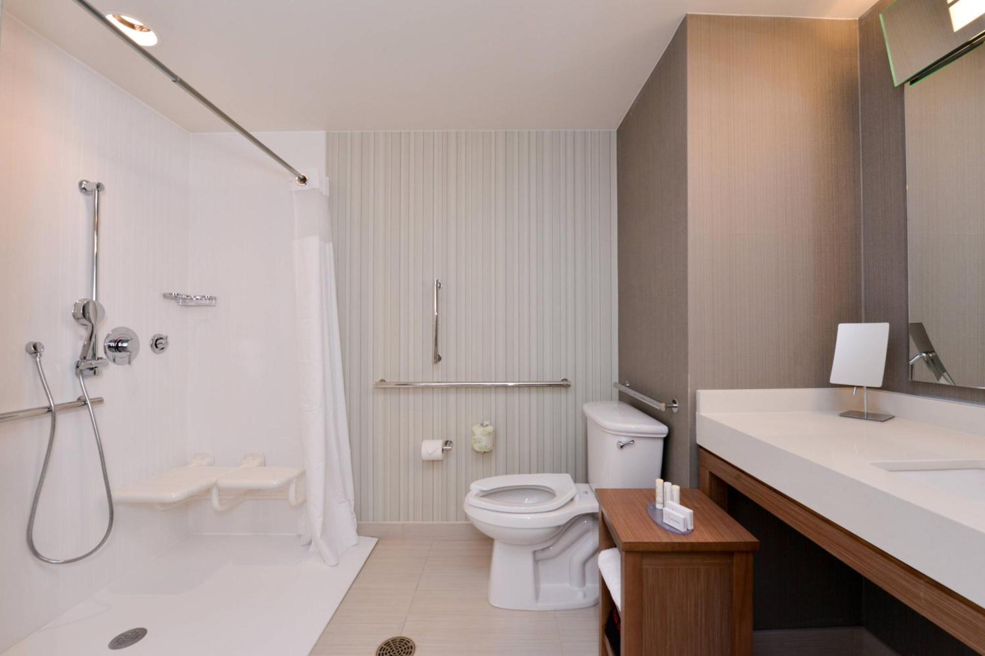 Courtyard By Marriott Toledo North Hotel Buitenkant foto