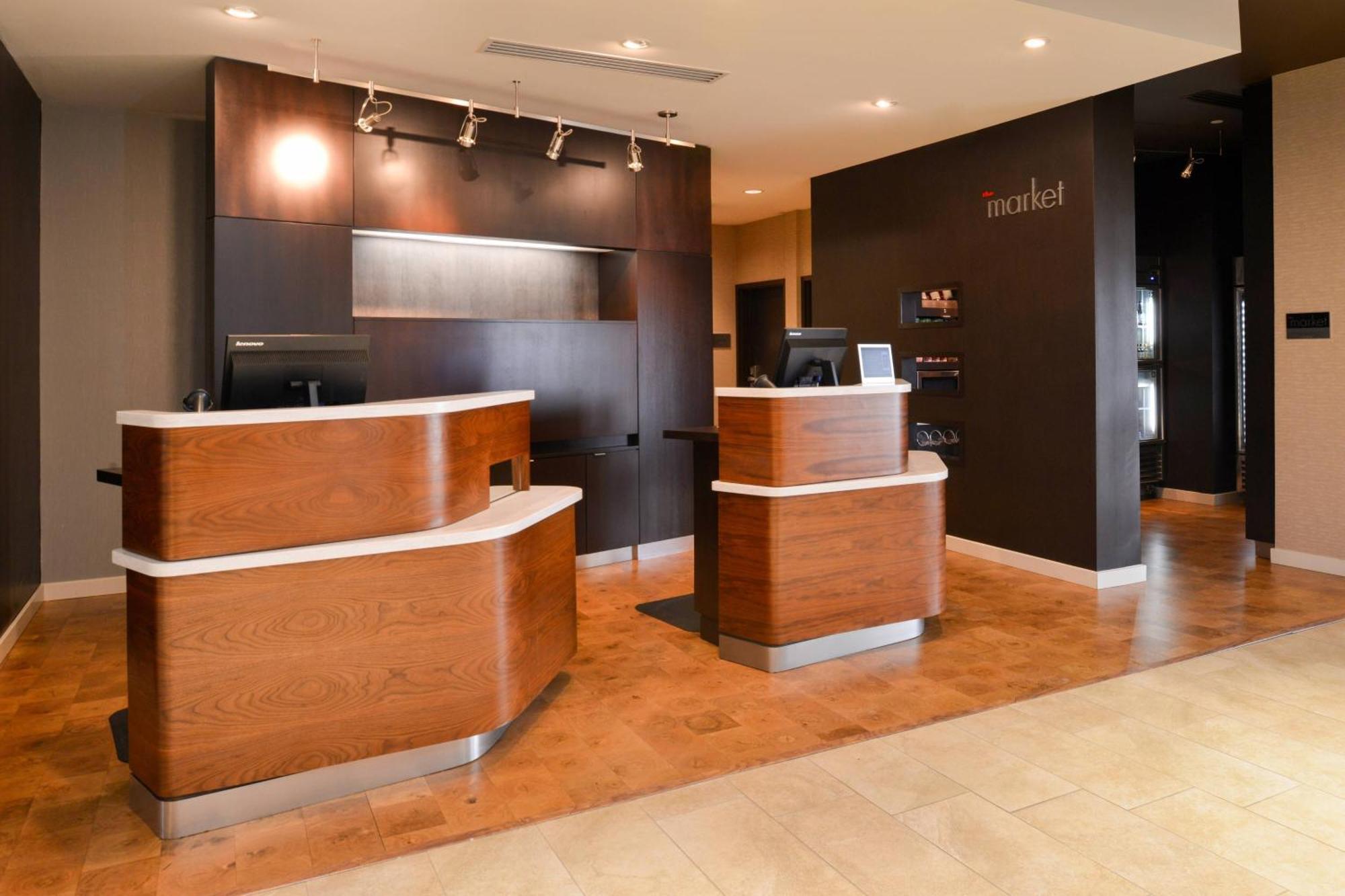 Courtyard By Marriott Toledo North Hotel Buitenkant foto