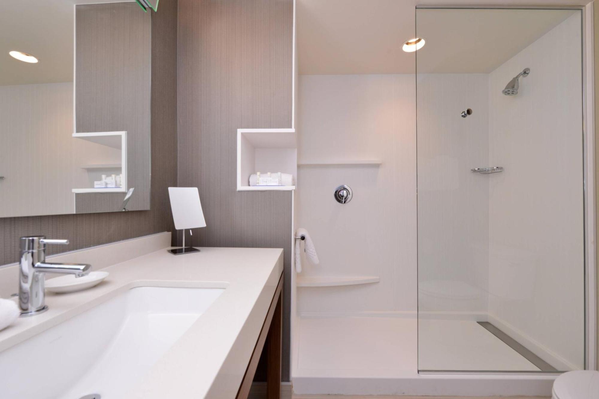 Courtyard By Marriott Toledo North Hotel Buitenkant foto